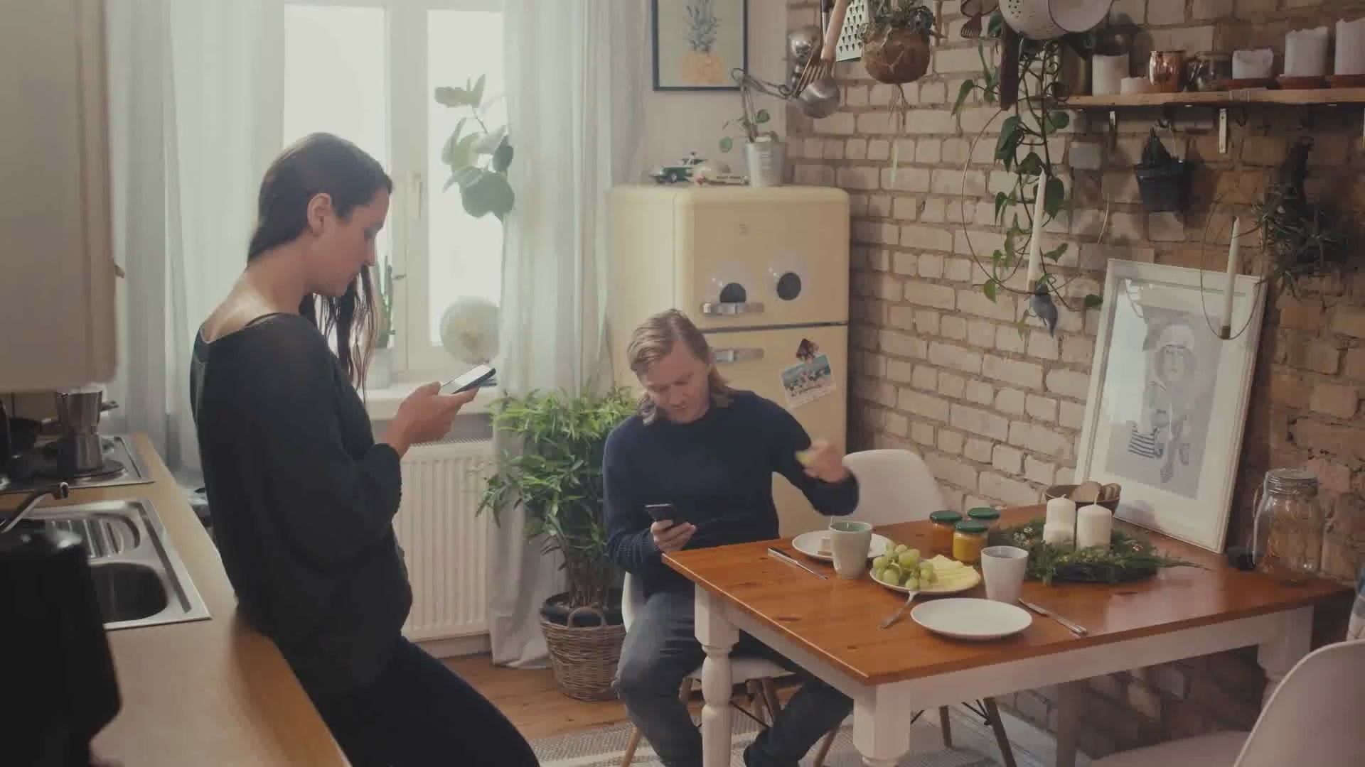Vidéo : un couple découvre le calendrier de l'Avent COUPle DE CŒUR et vit un moment à deux à la maison